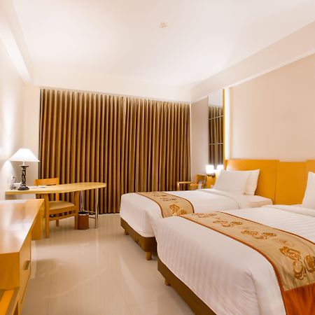 Golden Palace Hotel Lombok Mataram Exterior foto