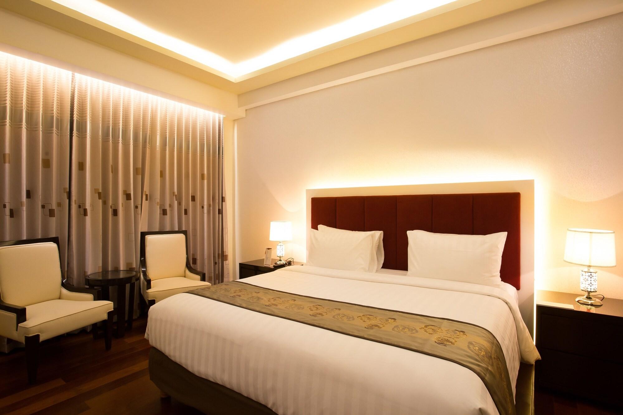 Golden Palace Hotel Lombok Mataram Exterior foto