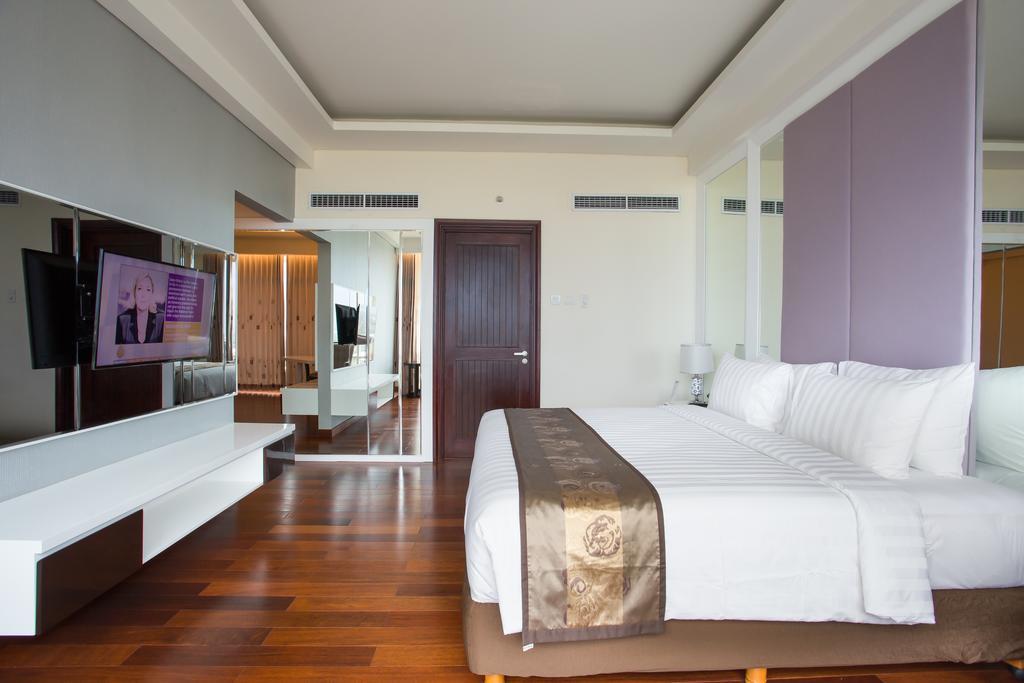 Golden Palace Hotel Lombok Mataram Zimmer foto