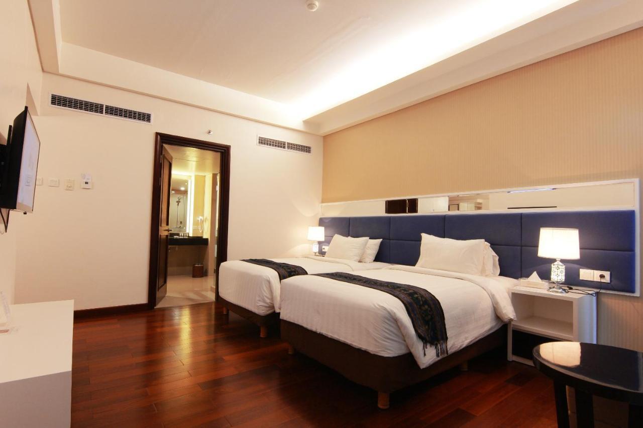 Golden Palace Hotel Lombok Mataram Exterior foto